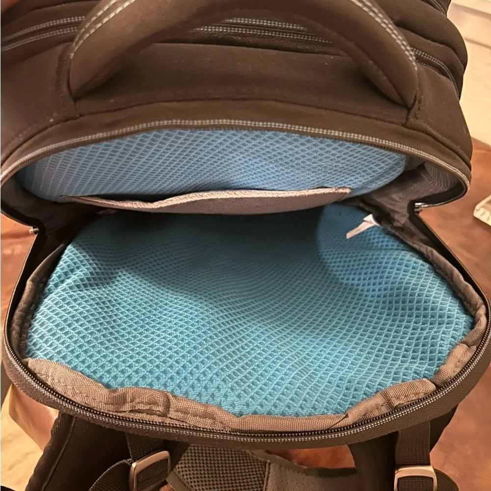 Alienware Black Backpack for Men - Picture 3 of 7
